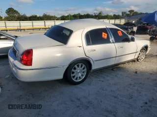 2009 Lincoln Town Car Signature Limited z VIN 2LNHM82V39X636470, wystawiony jako Copart lot #54682925 z przebiegiem Nie podano mil oraz Nie do naprawy • Non repairable. Historia ofert i sprzedaży dostępna na DreamBid. Obrazek 3.
