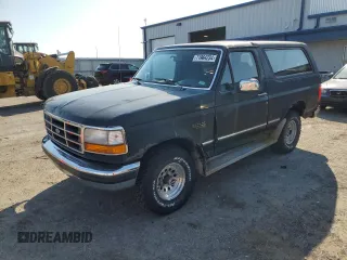 1993 Ford Bronco XL with VIN 1FMEU15N9PLA72050, listed as a Copart auction lot 71964234 with 260,217 mi miles and Clean Title. Bid and sale history available at carsss.com. Image 1.