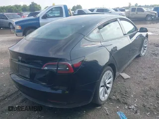 2023 Tesla Model 3 z VIN 5YJ3E1EAXPF639326, wystawiony jako IAAI lot #42132181 z przebiegiem 51 808 mil mil oraz . Historia ofert i sprzedaży dostępna na DreamBid. Obrazek 4.