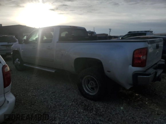 2011 Chevrolet Silverado 3500HD DRW LTZ with VIN 1GC4K1C81BF236370, listed as a Copart auction lot 44713845 with 198,785 mi miles and Salvage Title. Bid and sale history available at carsss.com. Image 2.