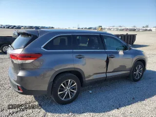 2017 Toyota Highlander XLE with VIN 5TDJZRFH5HS456984, listed as a Copart auction lot 50780025 with 113,287 mi miles and Salvage title. Bid and sale history available at DreamBid. Image 3.