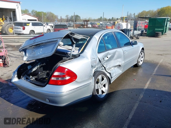 2006 Mercedes-Benz E-Class 3.5L with VIN WDBUF56J46A871031, listed as a IAAI auction lot 41892688 with 1 mi miles. Bid and sale history available at carsss.com. Image 4.