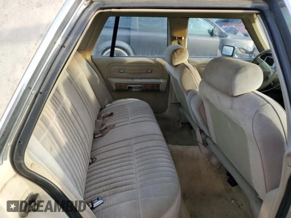 1987 Mercury Grand Marquis GS z VIN 2MEBM74F9HX714211, wystawiony jako Copart lot #43594205 z przebiegiem 26 933 mil mil oraz Szkody całkowita. Historia ofert i sprzedaży dostępna na DreamBid. Obrazek 10.
