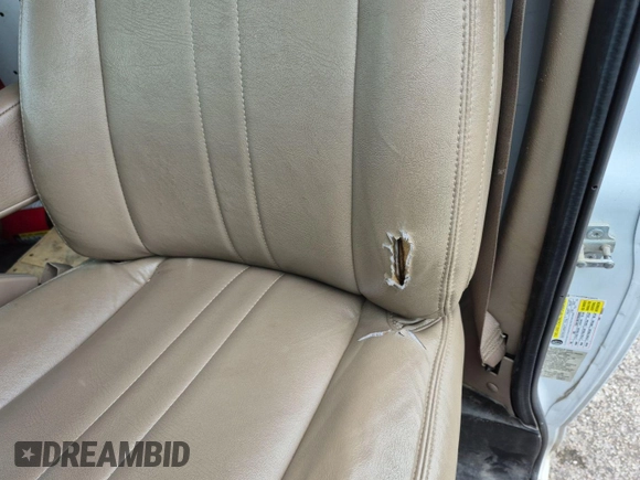 2019 Chevrolet Express Cargo с VIN 1GCWGAFP8K1160429, выставлен на аукционе IAAI как лот 42556044 с пробегом 108 476 миль миль и . История ставок и продаж доступна на DreamBid. Изображение 20.