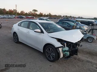 2023 Kia Forte LXS z VIN 3KPF24AD1PE693739, wystawiony jako IAAI lot #41138831 z przebiegiem 23 687 mil mil oraz . Historia ofert i sprzedaży dostępna na DreamBid. Obrazek 1.