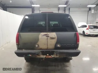 1998 Chevrolet Tahoe with VIN 1GNEK13R7WJ308146, listed as a Copart auction lot 87843305 with 180,920 mi miles and Clean Title. Bid and sale history available at carsss.com. Image 6.