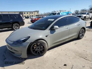2022 Tesla Model 3 z VIN 5YJ3E1EA5NF124425, wystawiony jako Copart lot #43804405 z przebiegiem 57 412 mil mil oraz Szkoda całkowita • Salvage title. Historia ofert i sprzedaży dostępna na DreamBid. Obrazek 1.