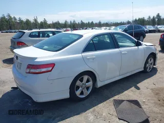 2011 Toyota Camry LE z VIN 4T1BF3EK0BU592218, wystawiony jako IAAI lot #42096268 z przebiegiem 121 132 mil mil oraz . Historia ofert i sprzedaży dostępna na DreamBid. Obrazek 4.
