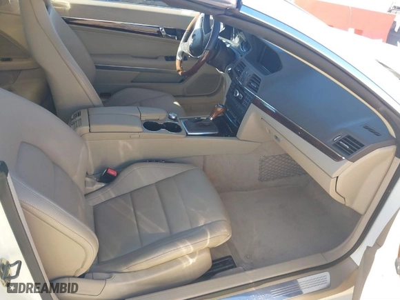 2013 Mercedes-Benz E-Class E 350 with VIN WDDKK5KF4DF209140, listed as a IAAI auction lot 41829168 with 100,548 mi miles. Bid and sale history available at carsss.com. Image 5.