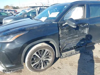 2022 Toyota Highlander XSE with VIN 5TDLZRAH9NS131976, listed as a IAAI auction lot 41414841 with 15,335 mi miles. Bid and sale history available at carsss.com. Image 6.