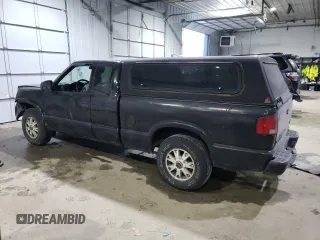 2002 GMC Sonoma SLS with VIN 1GTDT19W628141052, listed as a Copart auction lot 88821915 with Not Provided miles and Salvage Title. Bid and sale history available at carsss.com. Image 2.