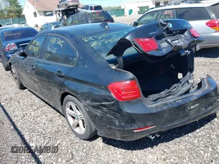 2015 BMW 3 Series 328i xDrive z VIN WBA3B5G52FNS14339, wystawiony jako IAAI lot #42218733 z przebiegiem Nie podano mil oraz . Historia ofert i sprzedaży dostępna na DreamBid. Obrazek 3.