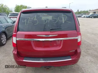 2014 Chrysler Town & Country Limited z VIN 2C4RC1GG2ER234306, wystawiony jako IAAI lot #42331502 z przebiegiem Nie podano mil oraz . Historia ofert i sprzedaży dostępna na DreamBid. Obrazek 17.