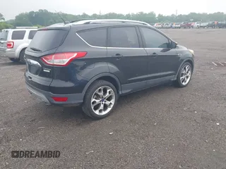 2015 Ford Escape Titanium z VIN 1FMCU0JX7FUB00462, wystawiony jako IAAI lot #42532943 z przebiegiem 88 623 mil mil oraz . Historia ofert i sprzedaży dostępna na DreamBid. Obrazek 4.