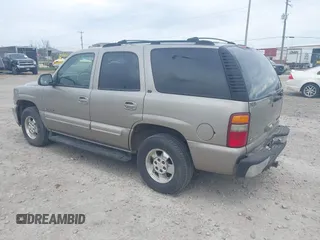 2001 Chevrolet Tahoe LS z VIN 1GNEC13T11J107893, wystawiony jako IAAI lot #42261213 z przebiegiem 338 454 mil mil oraz . Historia ofert i sprzedaży dostępna na DreamBid. Obrazek 3.