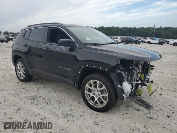 2023 Jeep Compass Latitude Lux z VIN 3C4NJDFN5PT533259, wystawiony jako Copart lot #71166814 z przebiegiem 2 395 mil mil oraz Szkoda całkowita • Salvage title. Historia ofert i sprzedaży dostępna na DreamBid. Obrazek 4.