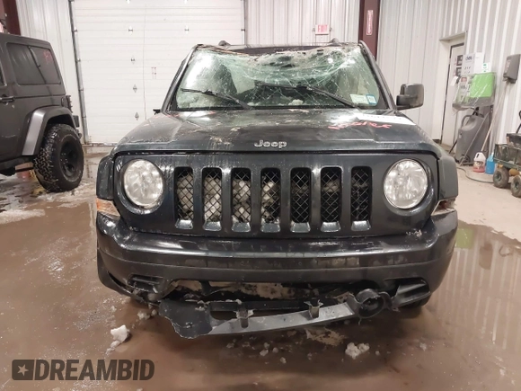 2014 Jeep Patriot Latitude with VIN 1C4NJPFA6ED737327, listed as a IAAI auction lot 41611577 with 88,407 mi miles and . Bid and sale history available at carsss.com. Image 12.