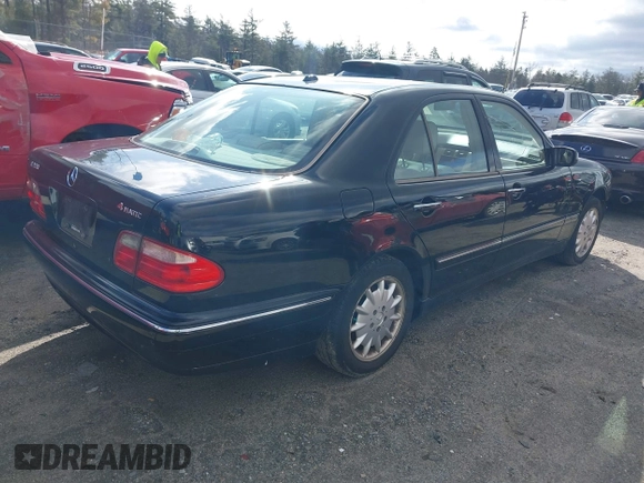 2000 Mercedes-Benz E-Class with VIN WDBJF82J2YX037818, listed as a IAAI auction lot 41910044 with 163,240 mi miles. Bid and sale history available at carsss.com. Image 4.