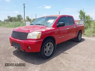 2005 Nissan Titan LE z VIN 1N6AA07A65N504074, wystawiony jako IAAI lot #42667004 z przebiegiem 230 687 mil mil oraz . Historia ofert i sprzedaży dostępna na DreamBid. Obrazek 2.