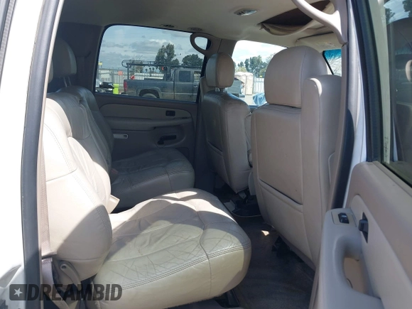 2002 Chevrolet Suburban Z71 with VIN 3GNFK16Z22G270482, listed as a IAAI auction lot 41827919 with 206,240 mi miles. Bid and sale history available at carsss.com. Image 8.