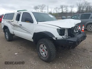 2008 Toyota Tacoma z VIN 5TEUU42NX8Z525861, wystawiony jako IAAI lot #42125414 z przebiegiem Nie podano mil oraz . Historia ofert i sprzedaży dostępna na DreamBid. Obrazek 1.