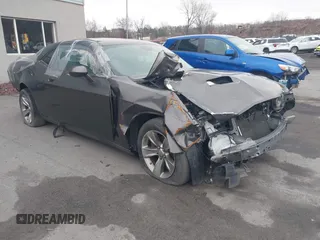 2017 Dodge Challenger SXT z VIN 2C3CDZAG6HH614807, wystawiony jako IAAI lot #35678971 z przebiegiem 65 795 mil mil oraz . Historia ofert i sprzedaży dostępna na DreamBid. Obrazek 1.