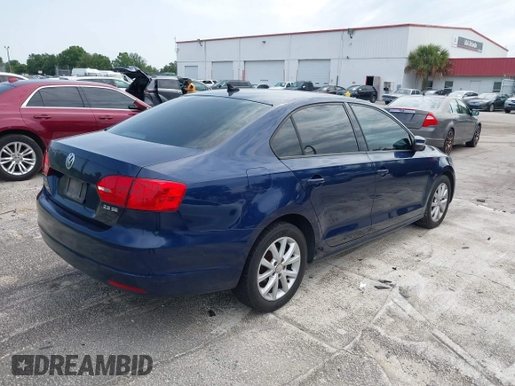 2012 Volkswagen Jetta SE с VIN 3VWDP7AJ1CM407112, выставлен на аукционе IAAI как лот 42409740 с пробегом 239 701 миль миль и . История ставок и продаж доступна на DreamBid. Изображение 4.