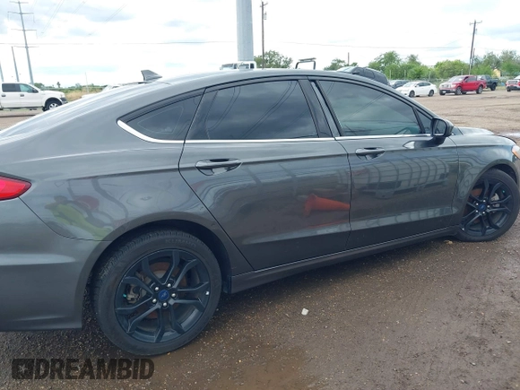 2019 Ford Fusion SE with VIN 3FA6P0HD3KR171749, listed as a IAAI auction lot 40298552 with 70,784 mi miles. Bid and sale history available at carsss.com. Image 13.