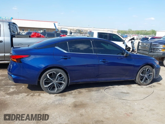 2023 Nissan Altima SR z VIN 1N4BL4CV0PN345188, wystawiony jako IAAI lot #42034378 z przebiegiem 65 305 mil mil oraz . Historia ofert i sprzedaży dostępna na DreamBid. Obrazek 13.