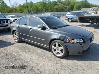 2008 Volvo S40 2.4L z VIN YV1MS382282382674, wystawiony jako Copart lot #55022625 z przebiegiem 116 132 mil mil oraz Szkoda całkowita • Salvage title. Historia ofert i sprzedaży dostępna na DreamBid. Obrazek 4.