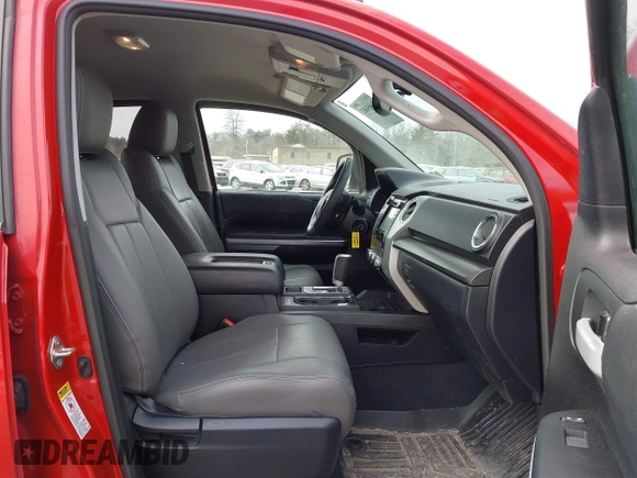 2017 Toyota Tundra SR z VIN 5TFUY5F14HX666949, wystawiony jako IAAI lot #41685402 z przebiegiem 108 628 mil mil oraz . Historia ofert i sprzedaży dostępna na DreamBid. Obrazek 5.