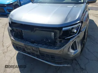 2024 Volkswagen Atlas SE с VIN 1V2KR2CAXRC502457, выставлен на аукционе IAAI как лот 42003296 с пробегом 19 138 миль миль и . История ставок и продаж доступна на DreamBid. Изображение 17.