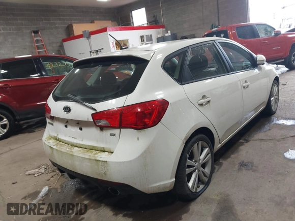 2011 Kia Forte SX с VIN KNAFW5A36B5356213, выставлен на аукционе IAAI как лот 42322381 с пробегом 133 679 миль миль и . История ставок и продаж доступна на DreamBid. Изображение 4.