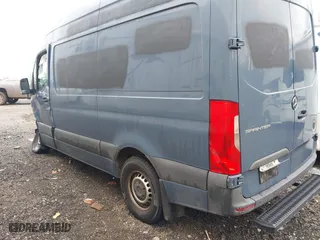 2019 Mercedes-Benz Sprinter Cargo Van with VIN WD4PF0CD5KT004774, listed as a IAAI auction lot 41262434 with 1 mi miles. Bid and sale history available at carsss.com. Image 2.