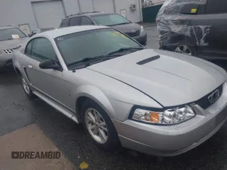 2001 Ford Mustang Standard with VIN 1FAFP40471F201060, listed as a IAAI auction lot 41975486 with 150,370 mi miles. Bid and sale history available at carsss.com. Image 1.