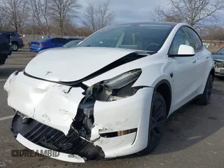 2025 Tesla Model Y Long Range with VIN 7SAYGDEE1SA343429, listed as a IAAI auction lot 41504455 with 1,284 mi miles and . Bid and sale history available at carsss.com. Image 17.