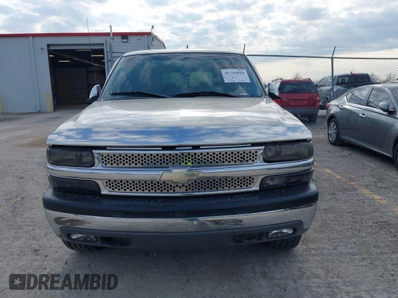 2003 Chevrolet Suburban Z71 with VIN 3GNFK16Z33G170733, listed as a IAAI auction lot 41741020 with 204,544 mi miles. Bid and sale history available at carsss.com. Image 12.