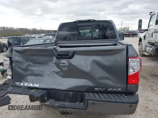 2017 Nissan Titan Platinum Reserve z VIN 1N6AA1E5XHN530256, wystawiony jako IAAI lot #42031654 z przebiegiem 97 200 mil mil oraz . Historia ofert i sprzedaży dostępna na DreamBid. Obrazek 16.