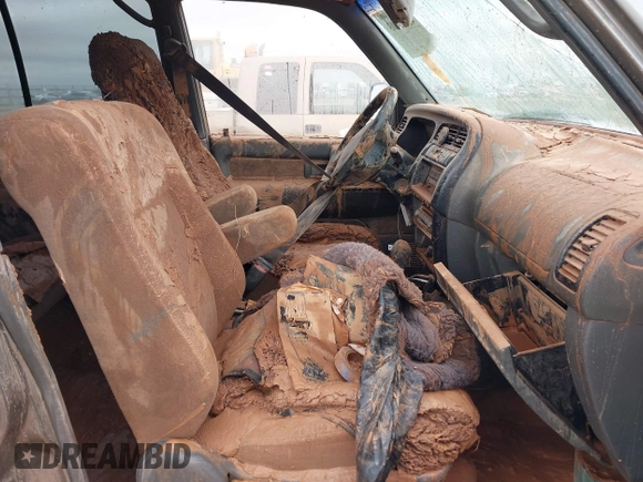 2001 Isuzu Trooper S with VIN JACDJ58XX17J18173, listed as a IAAI auction lot 42142403 with Not provided miles and . Bid and sale history available at DreamBid. Image 5.