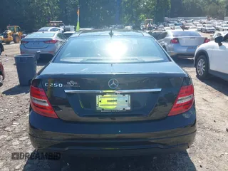 2013 Mercedes-Benz C 250 z VIN WDDGJ4HB7DG012481, wystawiony jako IAAI lot #39663837 z przebiegiem 145 884 mil mil oraz . Historia ofert i sprzedaży dostępna na DreamBid. Obrazek 16.