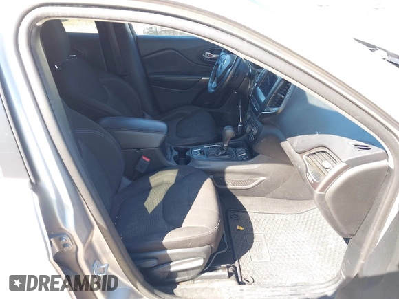 2019 Jeep Cherokee Latitude with VIN 1C4PJLCB5KD286448, listed as a IAAI auction lot 41995133 with 84,758 mi miles. Bid and sale history available at carsss.com. Image 5.