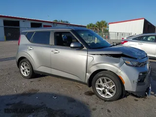 2022 Kia Soul LX with VIN KNDJ23AU7N7805591, listed as a IAAI auction lot 41800259 with 15,589 mi miles. Bid and sale history available at carsss.com. Image 12.