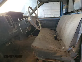 1988 Nissan Hardbody z VIN 1N6ND11S8JC370741, wystawiony jako Copart lot #84060304 z przebiegiem 131 488 mil mil oraz Tytuł czysty. Historia ofert i sprzedaży dostępna na DreamBid. Obrazek 7.
