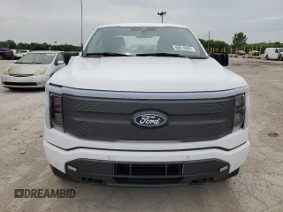 2024 Ford F-150 Lightning Flash z VIN 1FT6W3L77RWG28974, wystawiony jako Copart lot #60819395 z przebiegiem 7 025 mil mil oraz Szkoda całkowita • Salvage title. Historia ofert i sprzedaży dostępna na DreamBid. Obrazek 5.
