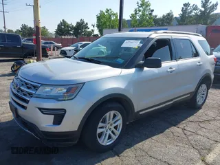 2018 Ford Explorer XLT z VIN 1FM5K7D84JGA81047, wystawiony jako IAAI lot #42216772 z przebiegiem 127 613 mil mil oraz . Historia ofert i sprzedaży dostępna na DreamBid. Obrazek 18.