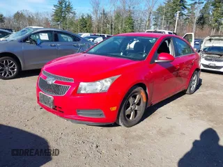 2014 Chevrolet Cruze 1LT z VIN 1G1PC5SB8E7230345, wystawiony jako IAAI lot #40846271 z przebiegiem 175 349 mil mil oraz . Historia ofert i sprzedaży dostępna na DreamBid. Obrazek 2.