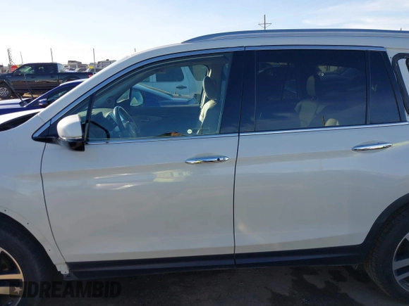 2017 Honda Pilot Touring with VIN 5FNYF6H93HB056387, listed as a IAAI auction lot 41095336 with 90,376 mi miles and . Bid and sale history available at DreamBid. Image 14.