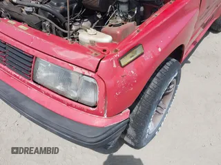 1995 Geo Tracker z VIN 2CNBE18U4S6935826, wystawiony jako IAAI lot #42072913 z przebiegiem 183 092 mil mil oraz . Historia ofert i sprzedaży dostępna na DreamBid. Obrazek 6.