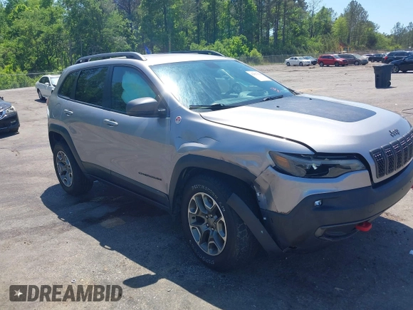2020 Jeep Cherokee Trailhawk z VIN 1C4PJMBX1LD590087, wystawiony jako IAAI lot #42027620 z przebiegiem 91 033 mil mil oraz . Historia ofert i sprzedaży dostępna na DreamBid. Obrazek 1.