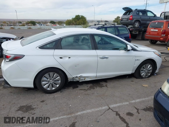 2016 Hyundai Sonata SE with VIN KMHE24L15GA037265, listed as a IAAI auction lot 40752675 with Not Provided miles and . Bid and sale history available at DreamBid. Image 12.